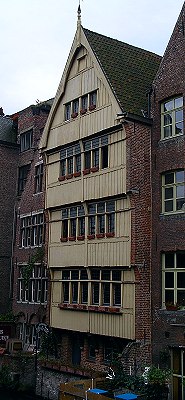 the last wooden fronted house, Ghent October 2004