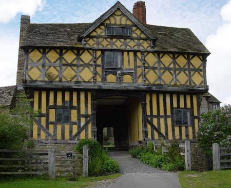 Stokesay Castle - gatehouse