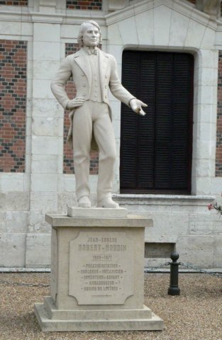 houdinistatue.jpg